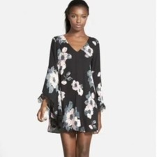 Astr The Label Women's Floral Shift Dress Bell Sleeve Lace Trim Long Sleeve Sz M