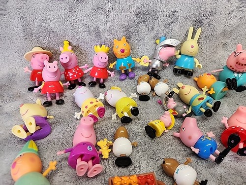 Peppa Pig 2.25 Inch Toy Figures And Play Pieces Lot Of 33 - Picture 3 of 4