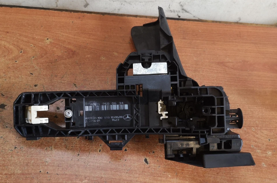 SOPORTE MANIJA PUERTA EXTERIOR DELANTERO LADO CONDUCTOR MERCEDES-BENZ C220 A2047600634  Foto 2 de 3