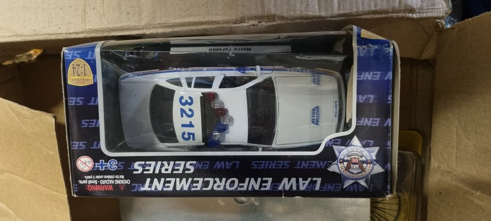 modellino auto polizia crown vittoria 1:24 toronto police die cast - Immagine 2 di 4