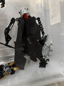 Lego #10204 Bionicle Vezon and Kardas, 100% Complete Figure