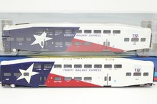 Athearn HO Scale TRE Trinity Railway Bombardier Passenger Control Coach Car Set