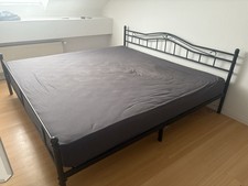 Bett mit Matratze, 200x200 Cm