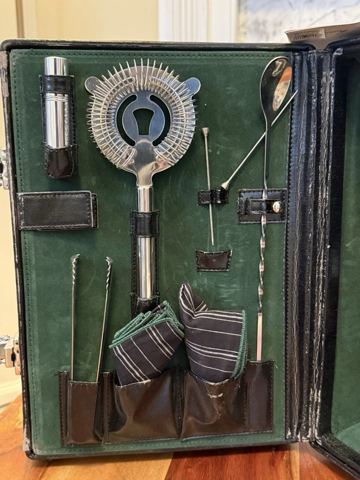 Vintage Legacy Picnic Time Manhattan Martini Cocktail Case 14"H x10"L x10"W - Image 2 of 4