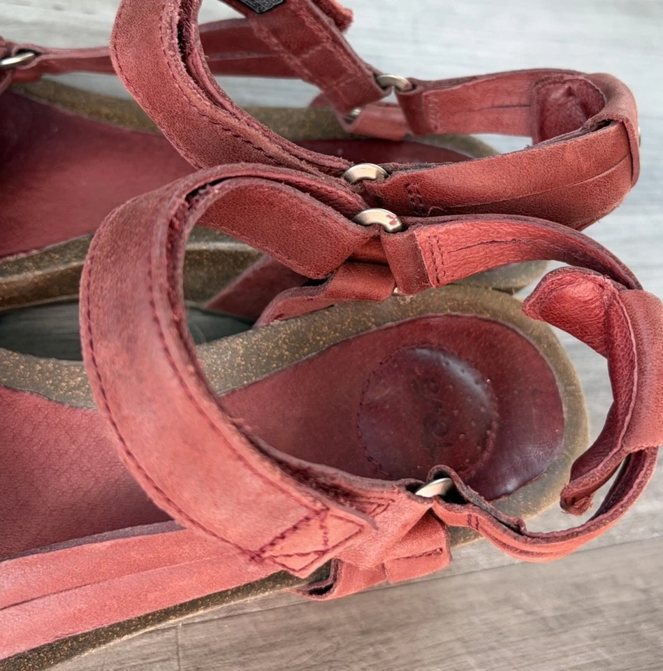 Teva Ysidro Sandals Womens 8 Red Leather Ankle Strap Wedge Shoes - Image 3 of 4