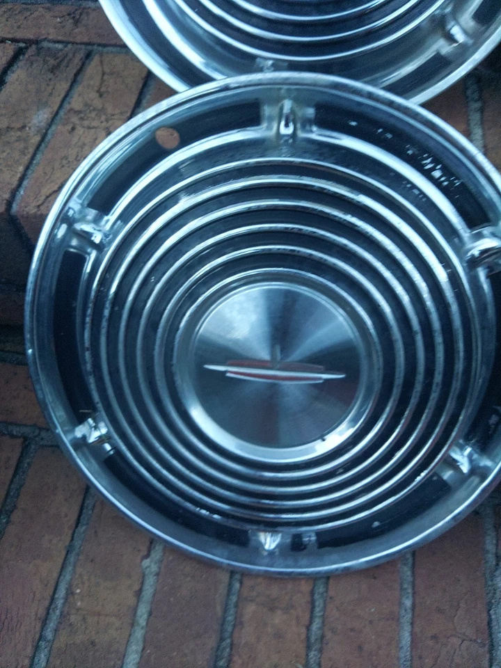 Four Vintage 1964 Oldsmobile 88 98 Jetstar Regency 14" Hubcaps Wheel Covers - Image 3 of 4
