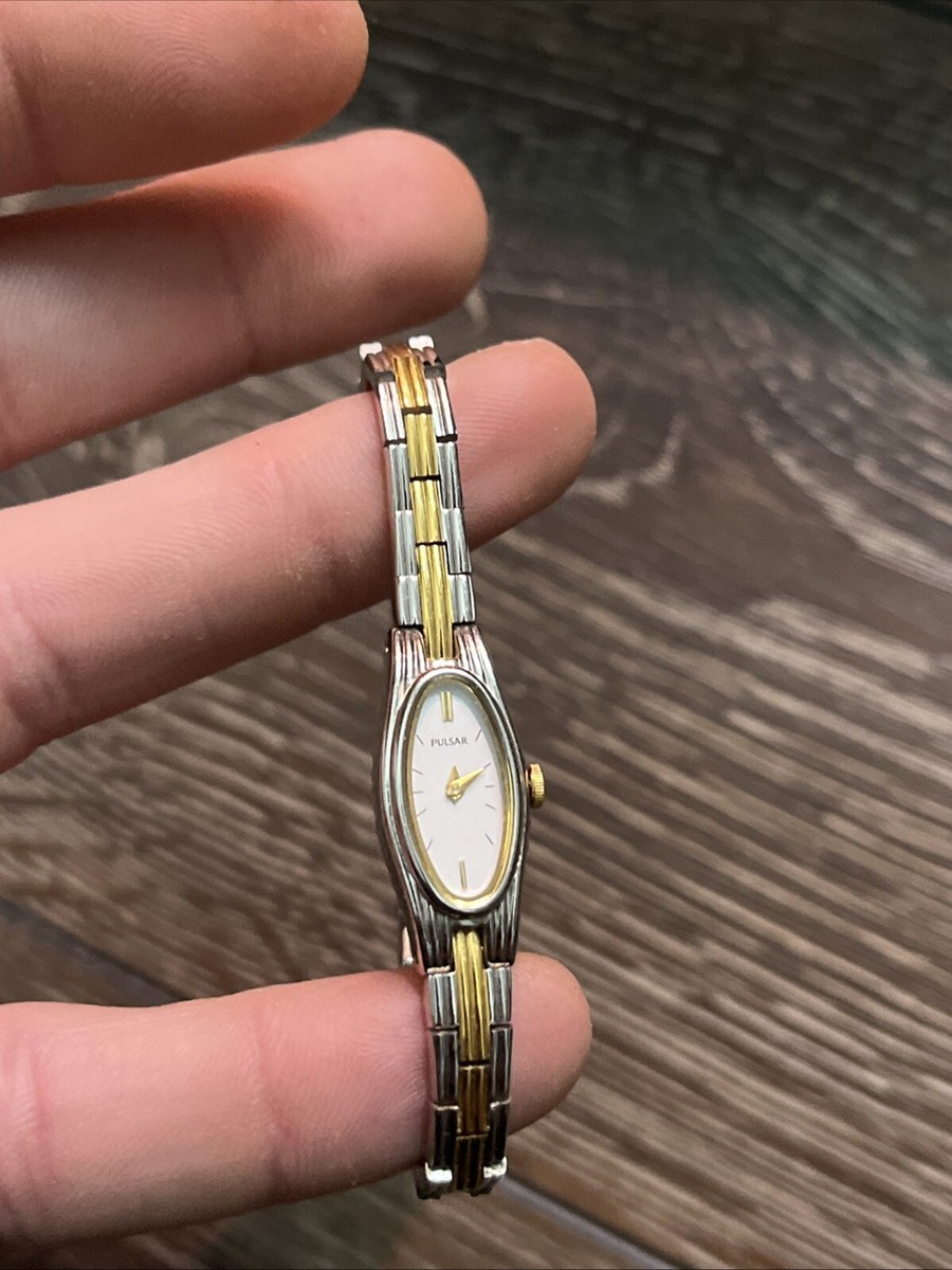 Vintage Rare Oval Thin Pulsar Silver Tone Stainles V220-x007  display picture 2
