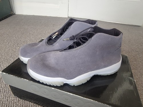 Nike Air Jordan Future Neu UK 8,5 Carbon Grey Full Suede und Carbon Fiber Sohle