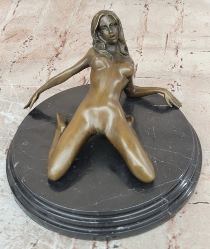 Statua Scultorea In Bronzo E Marmo Di Donna Nuda Sensuale Firmata In Vendita - Foto 4 di 10