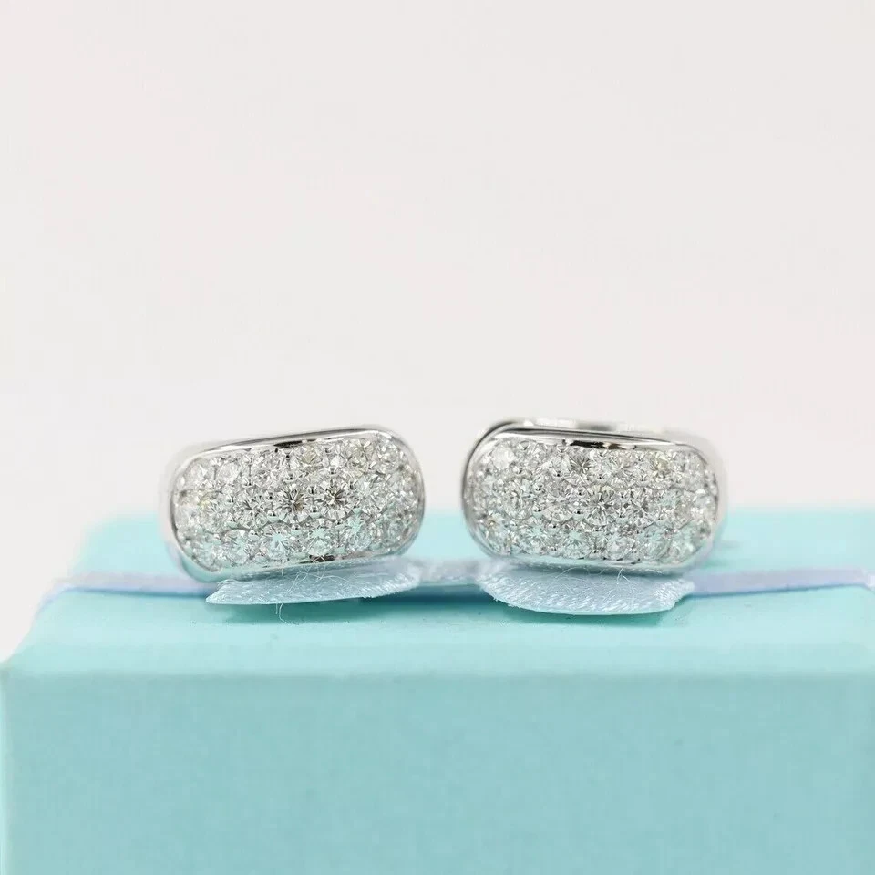 Pendientes de aro Huggie de plata de ley 925 de moissanita de corte redondo de 1,50 quilates para hombre/mujer Foto 2 de 4