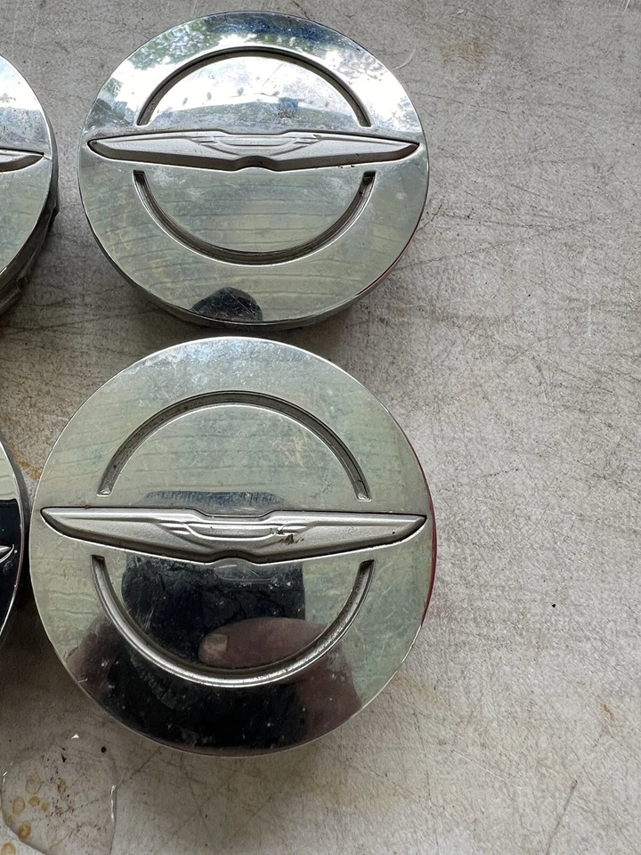 set of 4 bright chrome wheel center caps 2011-2023 CHRYSLER 1LB74TRMAB factory Foto 3 de 4