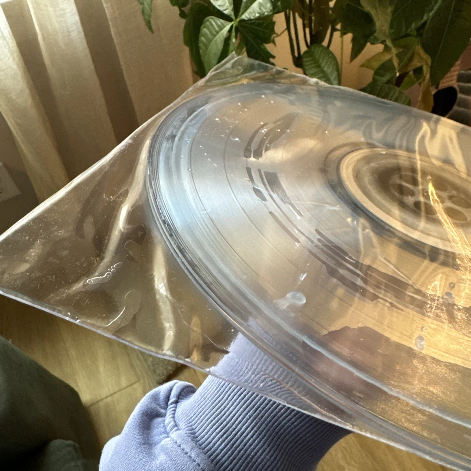 Saltburn Soundtrack DAMAGED *LEAKING* Vinyl Record LIQUID FILLED Bath Water Foto 3 de 4