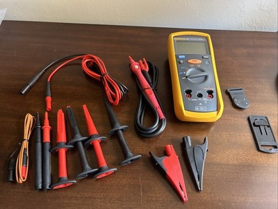 Fluke 1503 Digital Insulation Resistance Tester HighPrecision Megger Multimeter