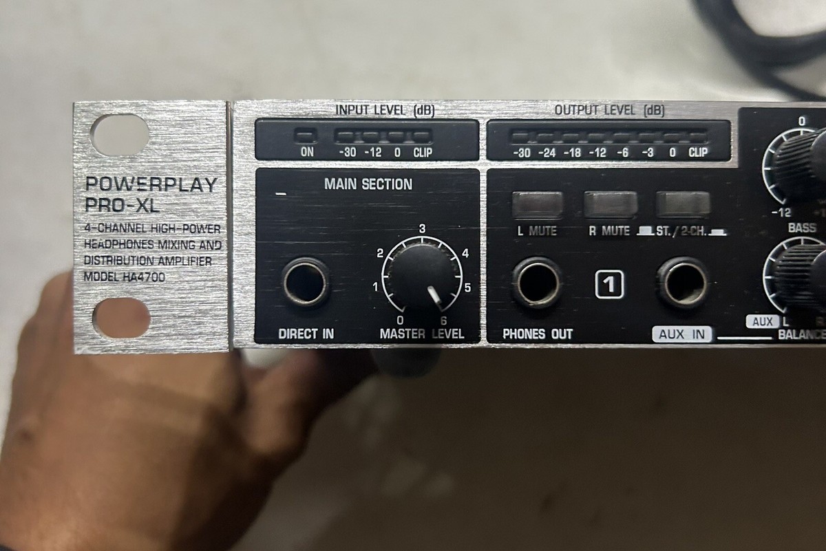 Behringer Powerplay Pro-XL HA4700 4-Channel Headphone Amplifier