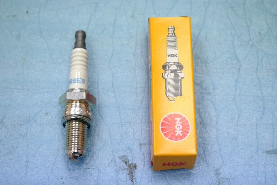 1 bougie NGK DR8EB scooter moto neuf