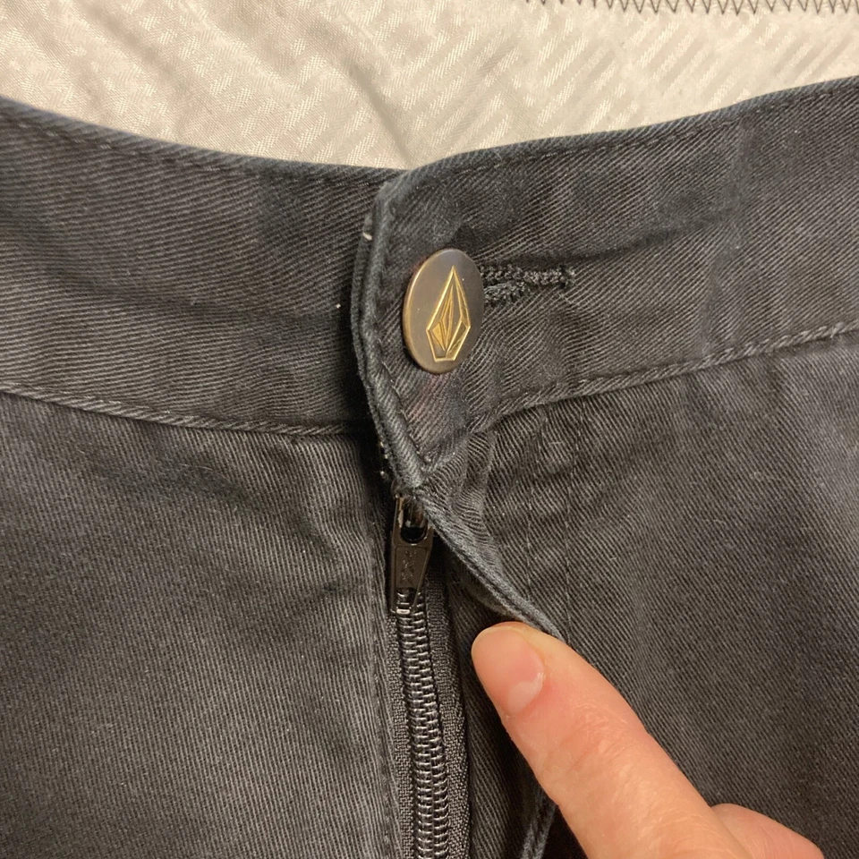 Volcom Black Twill Shorts Mens 36 10" Inseam Cotton Polyester - Image 4 of 4