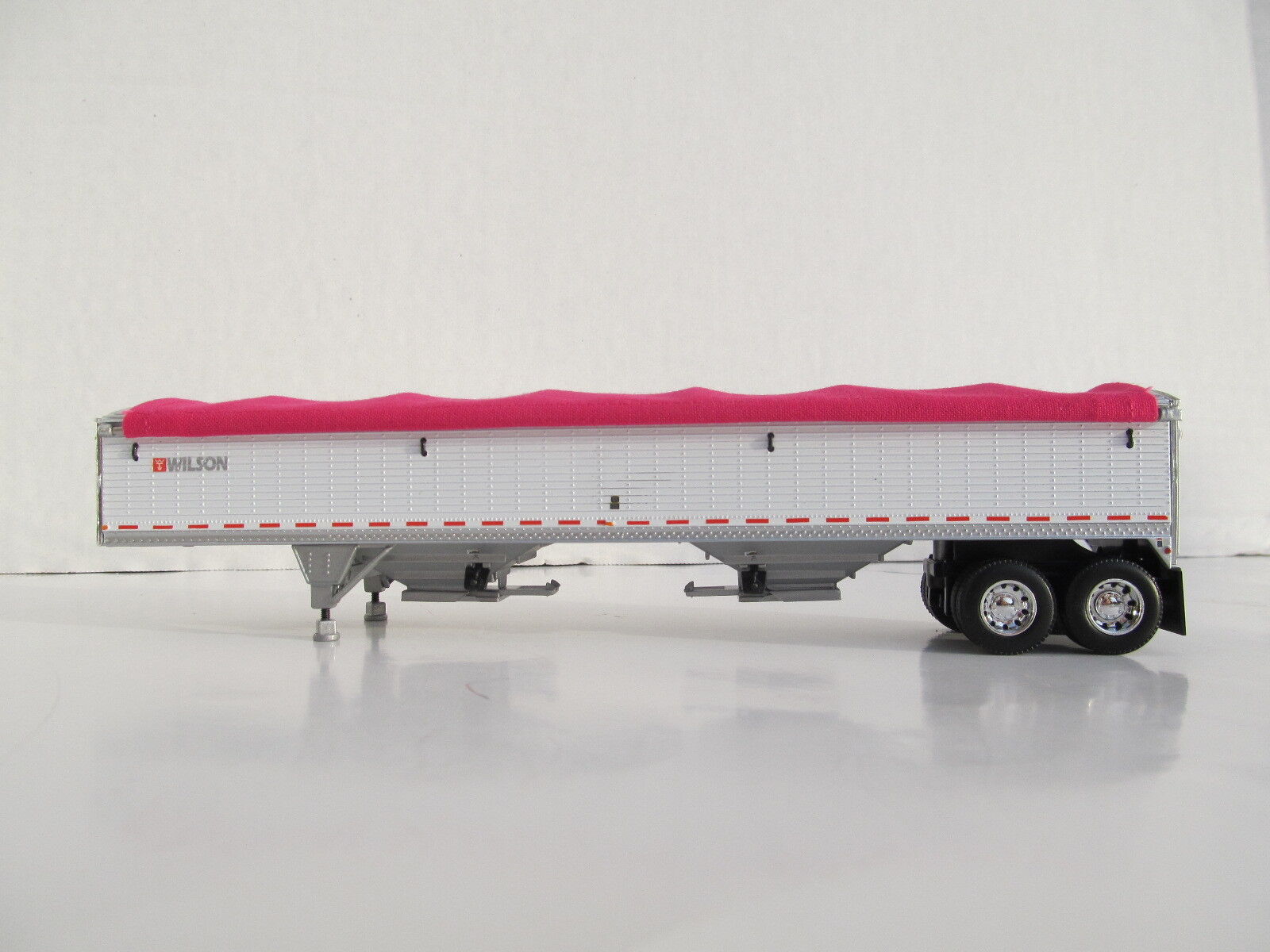 DCP 1/64 SCALE WILSON GRAIN TRAILER WIHTE WITH PINK TARP AND SILVER HOPPERS