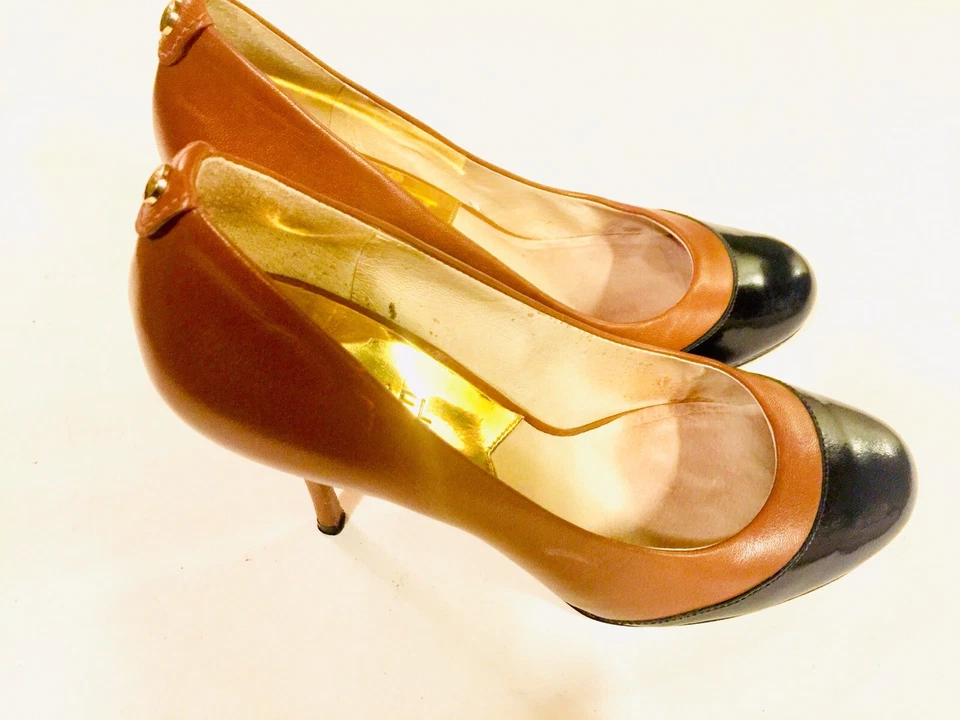 Zapatos de salón Michael Kors para mujer 7 M dos tonos sin cordones de tacón de gatito negros y marrones Foto 2 de 4