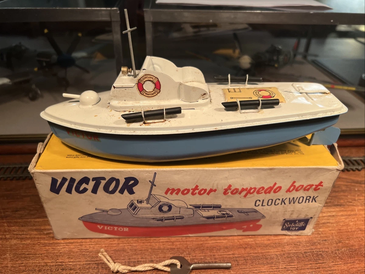 Boxed Sutclffe 9.5 nch Jupter Ocean Plot Clockwork Boxed Cruser a