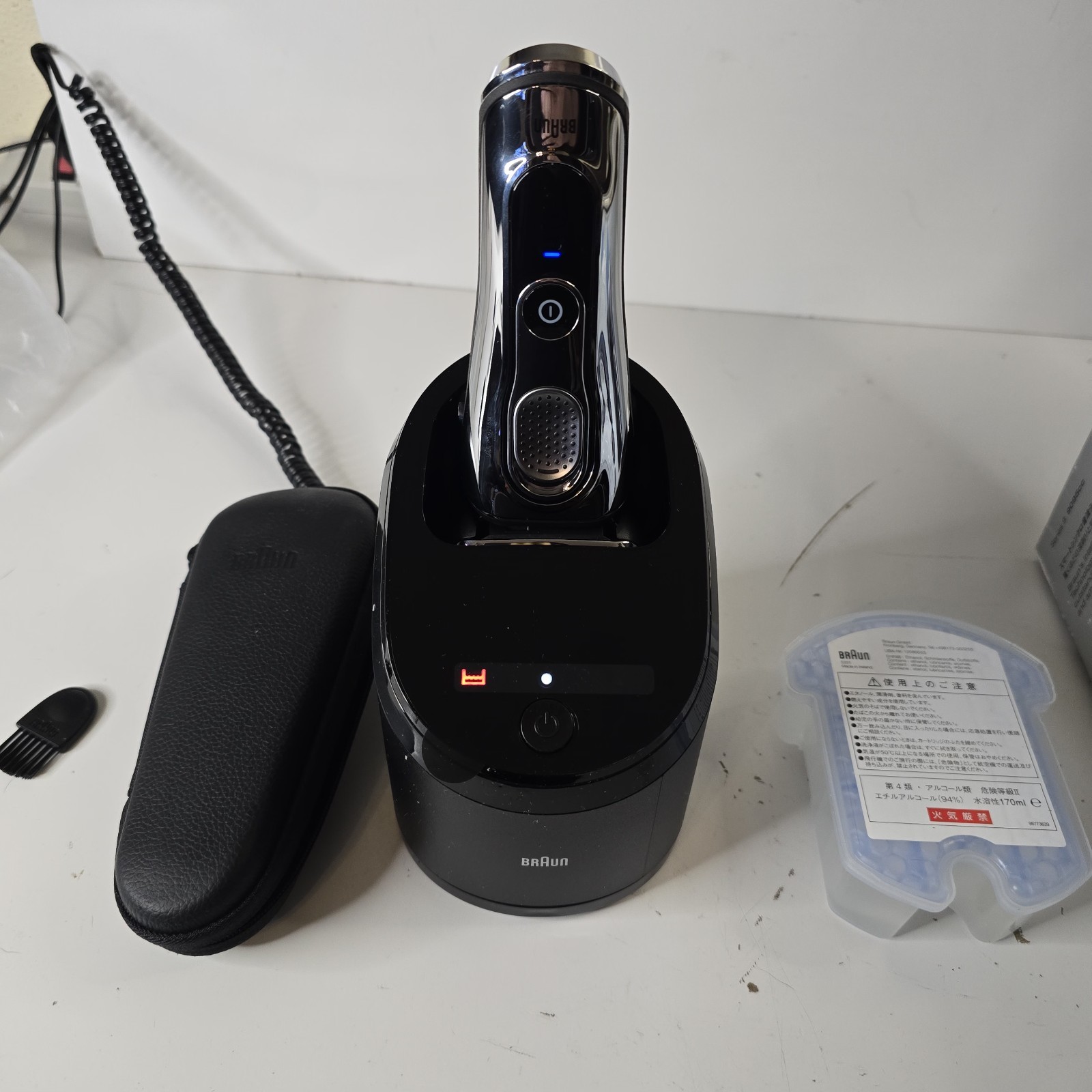 Wet & Dry W/ Clean And Recharge Station