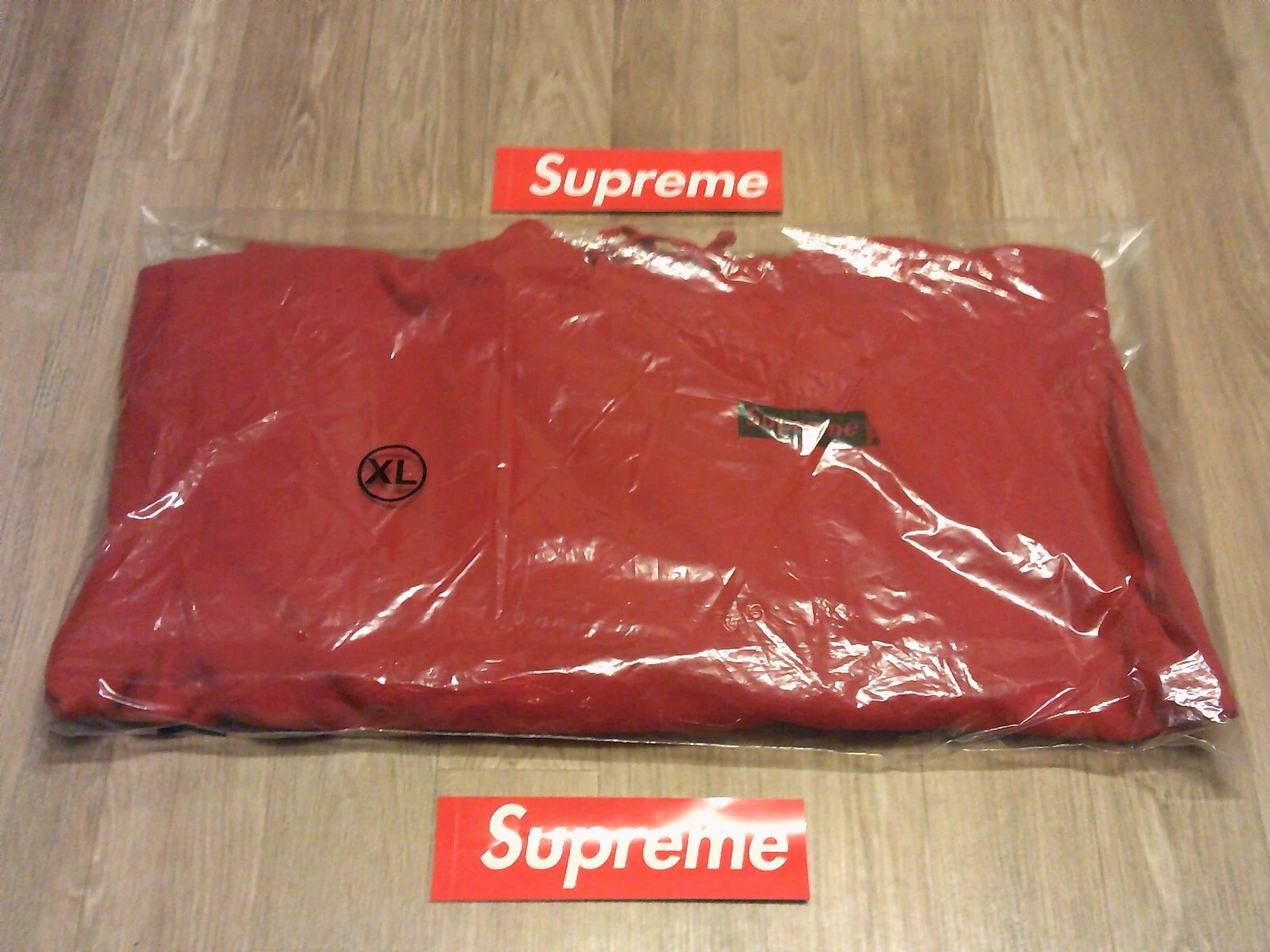 Sweat shirt à capuche Supreme Catwoman rouge taille XL extra large neuf avec étiquettes commande confirmée