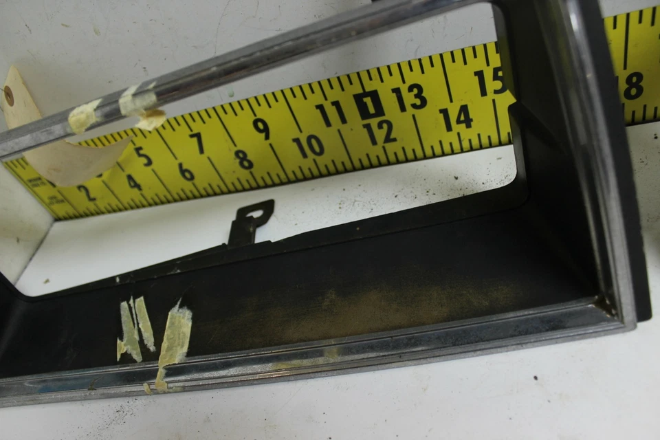 Оригинальный комплект ободков фар GM RH LH 10018225 1982-1984 Pontiac 6000 (SVM62) - Изображение 2 из 4