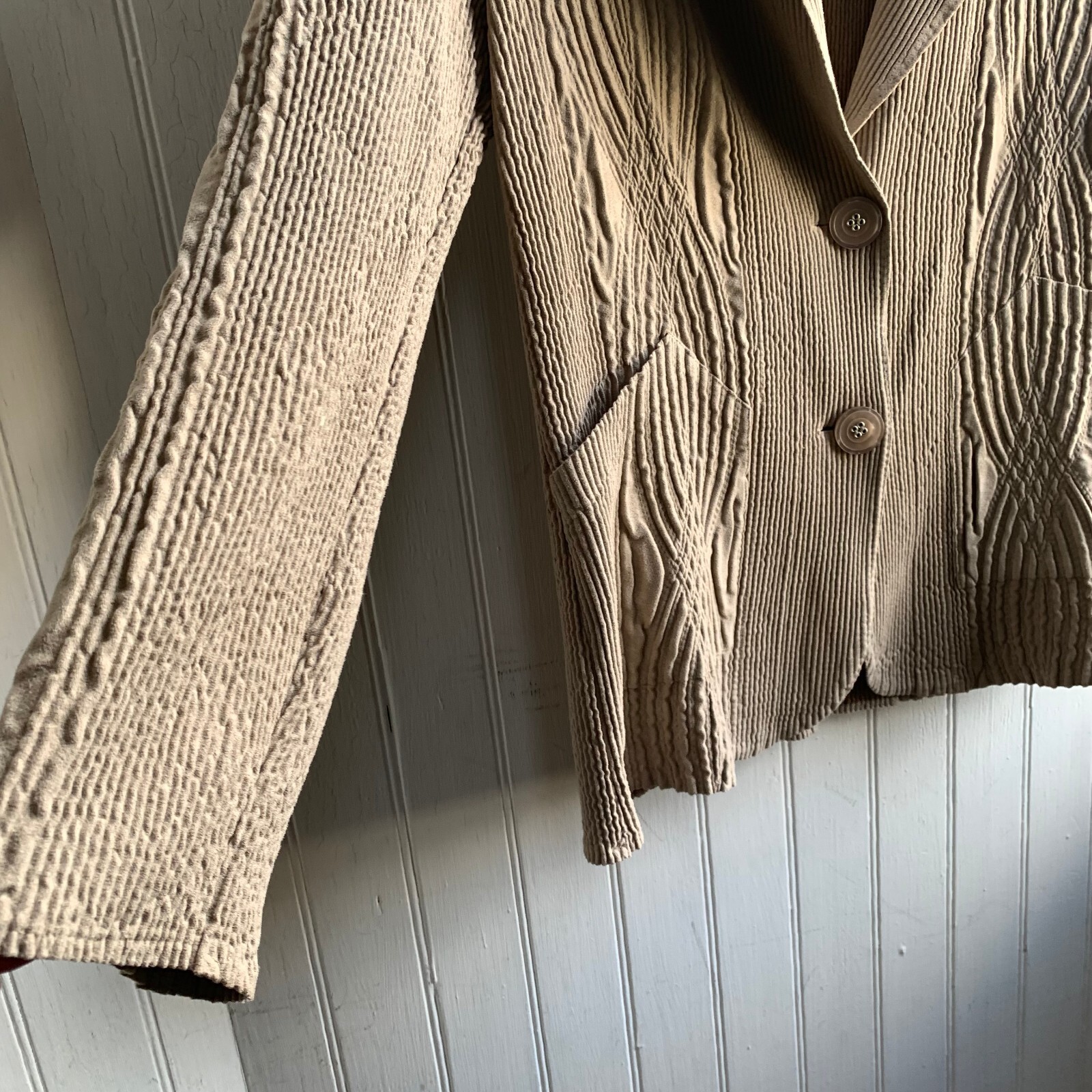 Flair Beige Crinkle Texture Two Button Blazer Poi… - image 8