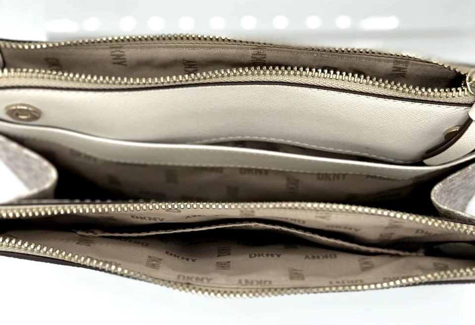 Bandolera DKNY Signature Logo en Beige/Tostado con Correa Ajustable Foto 3 de 4