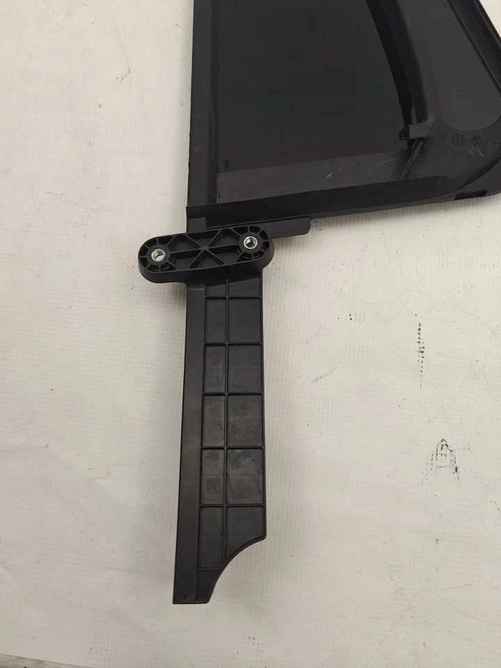 18-20 VOLKSWAGEN TIGUAN S REAR LEFT DRIVER QUARTER VENT WINDOW GLASS OEM - Image 2 of 4