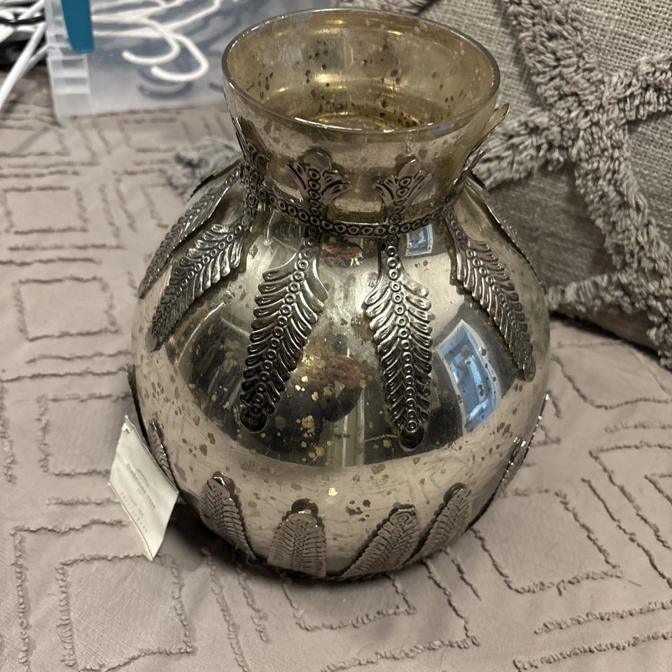 Jarrón de vidrio de mercurio Pottery Barn Madeline de colección con detalle de pluma de filigrana plateada Foto 4 de 4