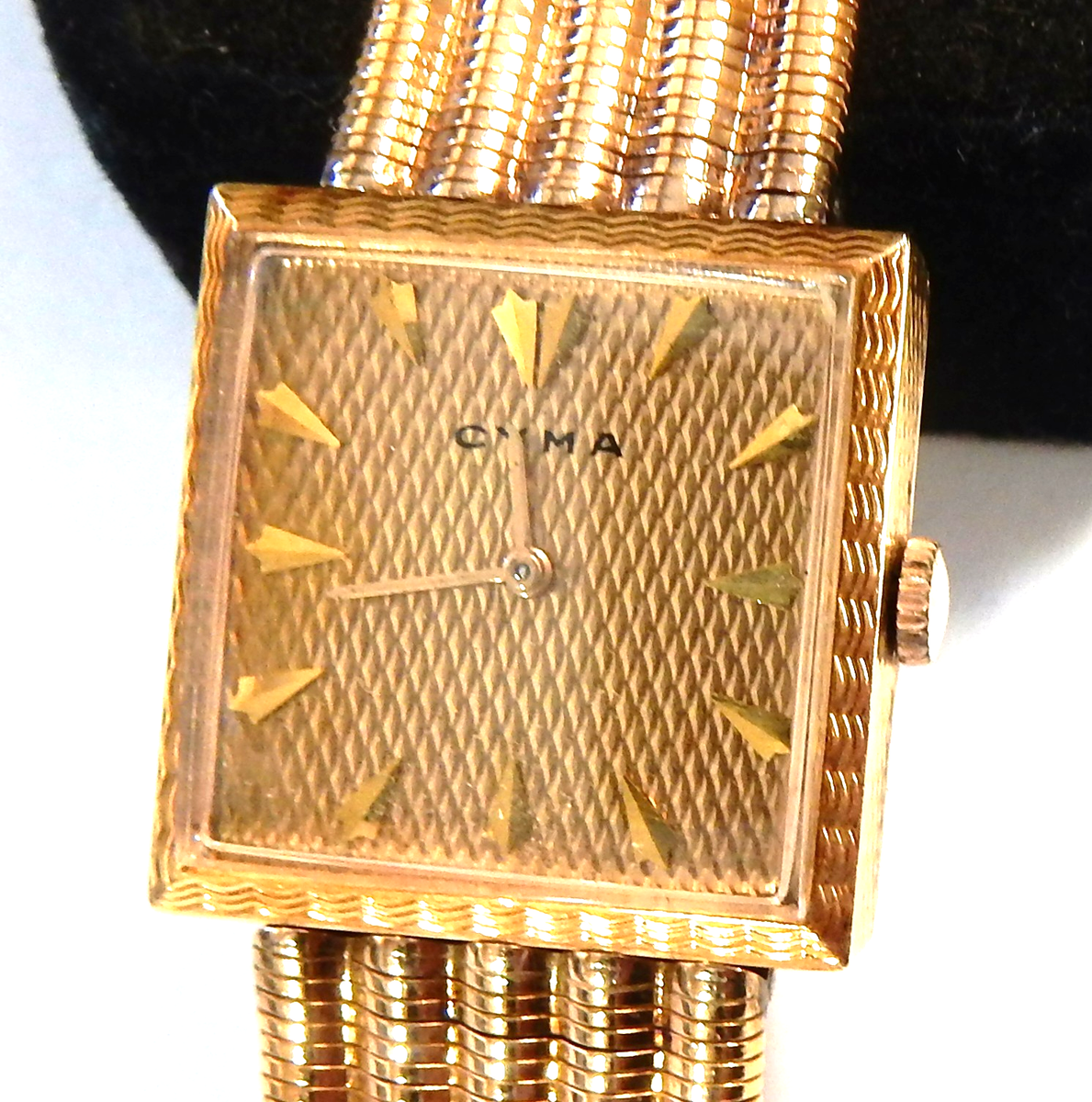 Mid Century Cyma Solid 18K Gold Case & Band Midsize Wrist Watch
