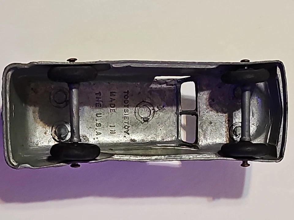 Coche de juguete de metal ambulancia del ejército Chevy Tootsietoy 1950 de colección con ruedas en contacto de colección Foto 4 de 4