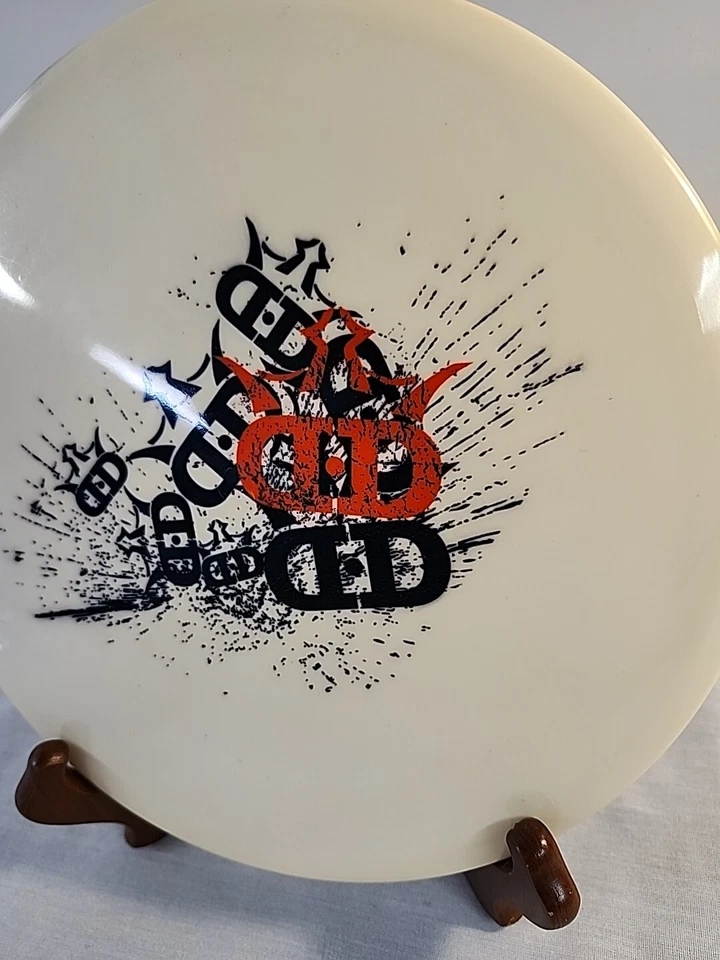 DYNAMIC DISCS DYEMAX FUGITIVE 180g MID-RANGE DISC GOLF DISC  - Image 2 of 4