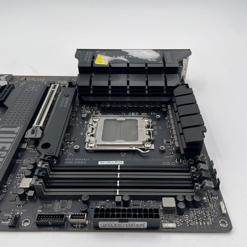 ASUS TUF GAMING X670E-PLUS WIFI AMD AM5 DDR5 WiFi ATX Motherboard - READ - Afbeelding 4 van 9