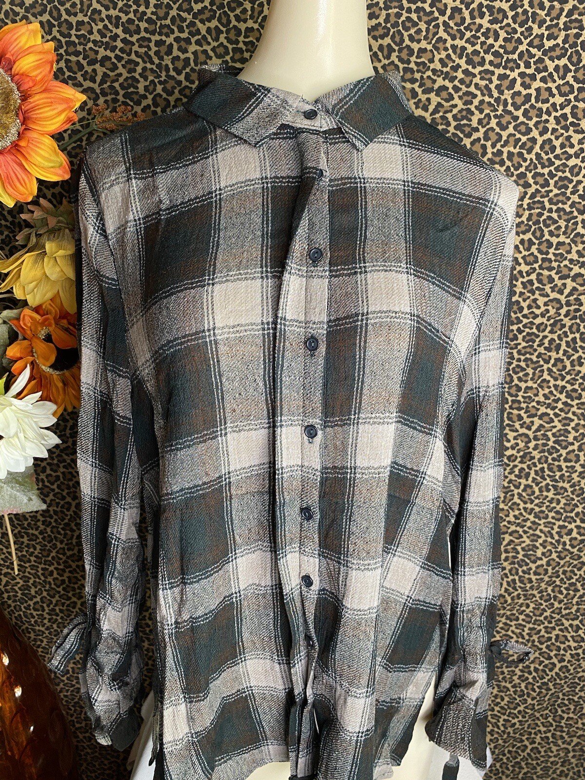 🦋DOE & RAE🦋Hunter Green Button Down Long Sleeve Shirt W/Wrist Ties NWT