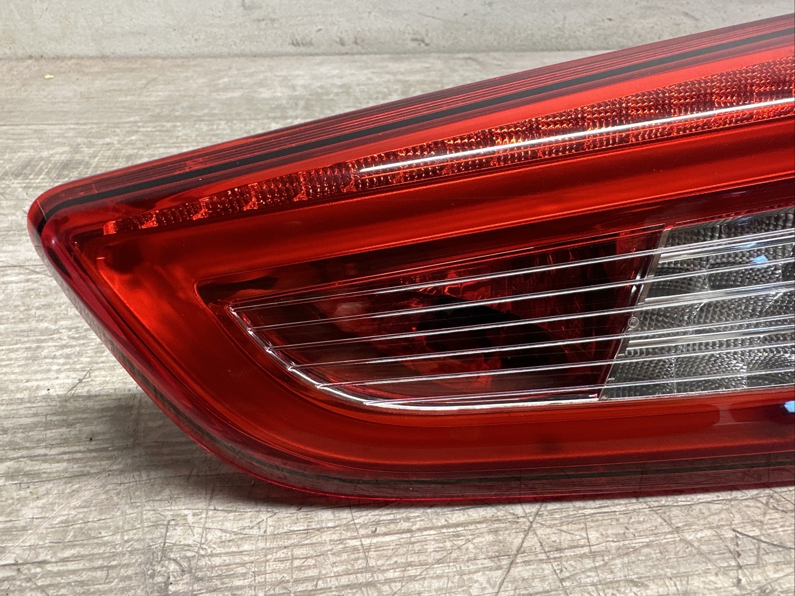 06700046630 I 2014 - 20 MASERATI GHIBLI PASSENGER RIGHT REAR INNER TAILLIGHT OEM