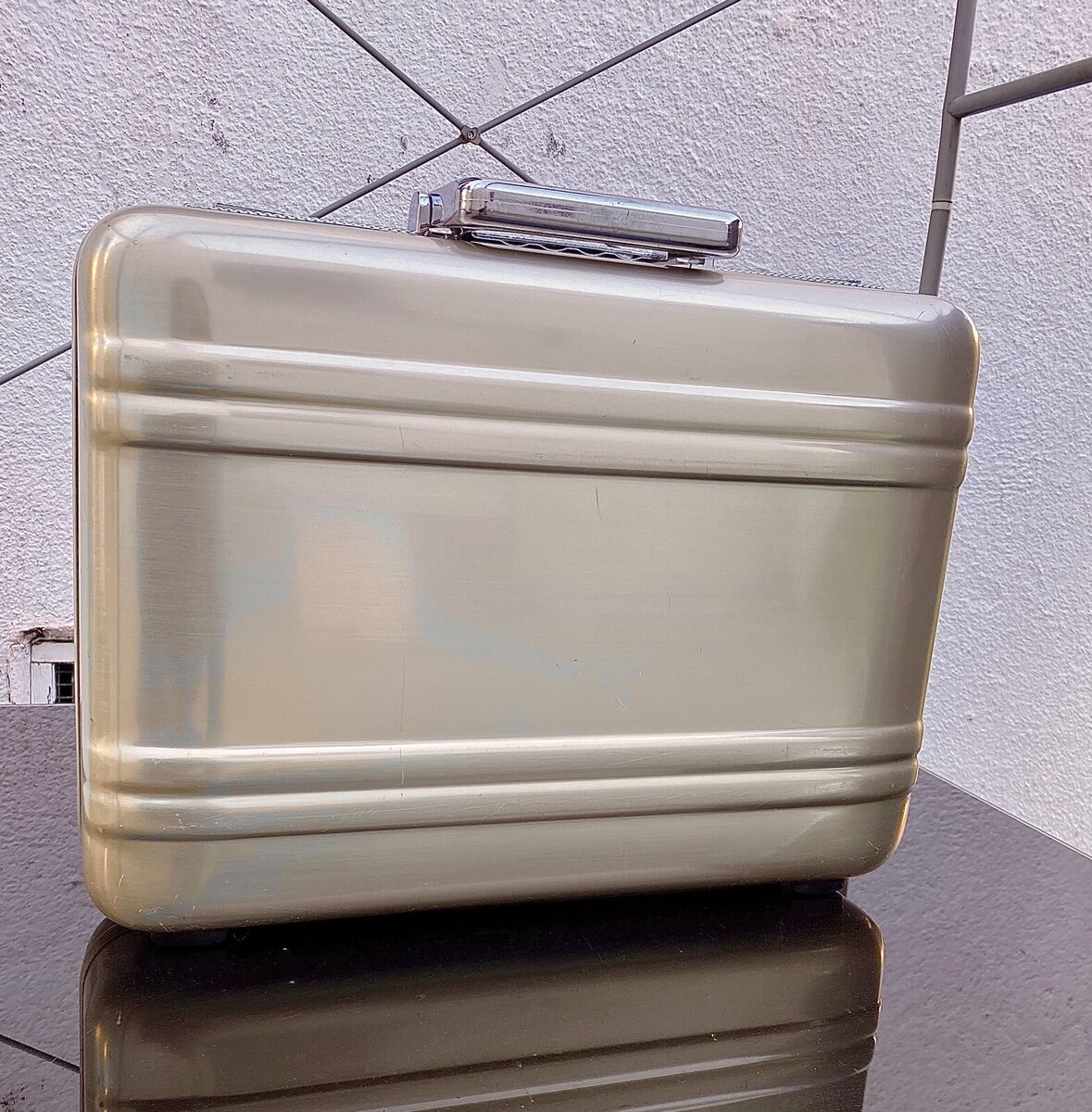 Vintage Zero Halliburton Aluminum Briefcase Case 18 X 13 X 5 Vintage Zero Halliburton Aluminum Briefcase Case 18 X 13 X 5