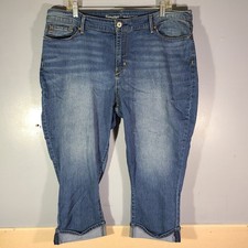 Signature Levi Strauss  Co Modern Capri Womens Sz 20 5 Pocket Design Distressed
