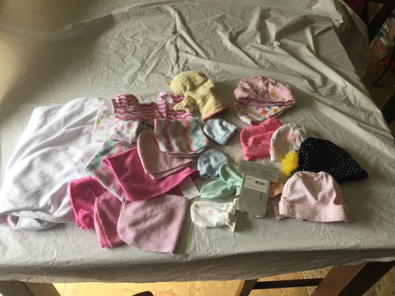 LOT OF 23, INFANT/NBN, HATS, MITTENS, WASH CLOTHS & TOWEL, EUC, SEE DESCRIPTION!