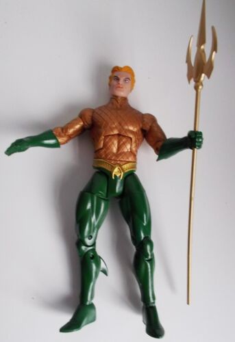 DC DIRECT AQUAMAN ACTION FIGURE. 6'' DESIGNER SERIES CREG CAPULLO VERSION. - Picture 5 of 6