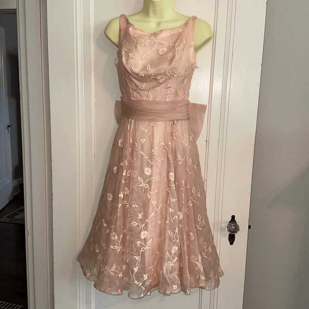 Vintage 50s pink party, dance or bridesmaid with cream floral embroidery | eBay Vintage 50s pink party, dance or bridesmaid with cream floral embroidery | eBay