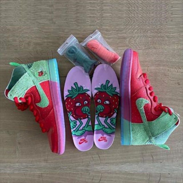 nike strawberry shoes