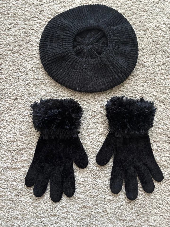 VTG Black Velour Beret & Faux Fur Gloves Set - Whimsigoth - OS - Image 3 of 4