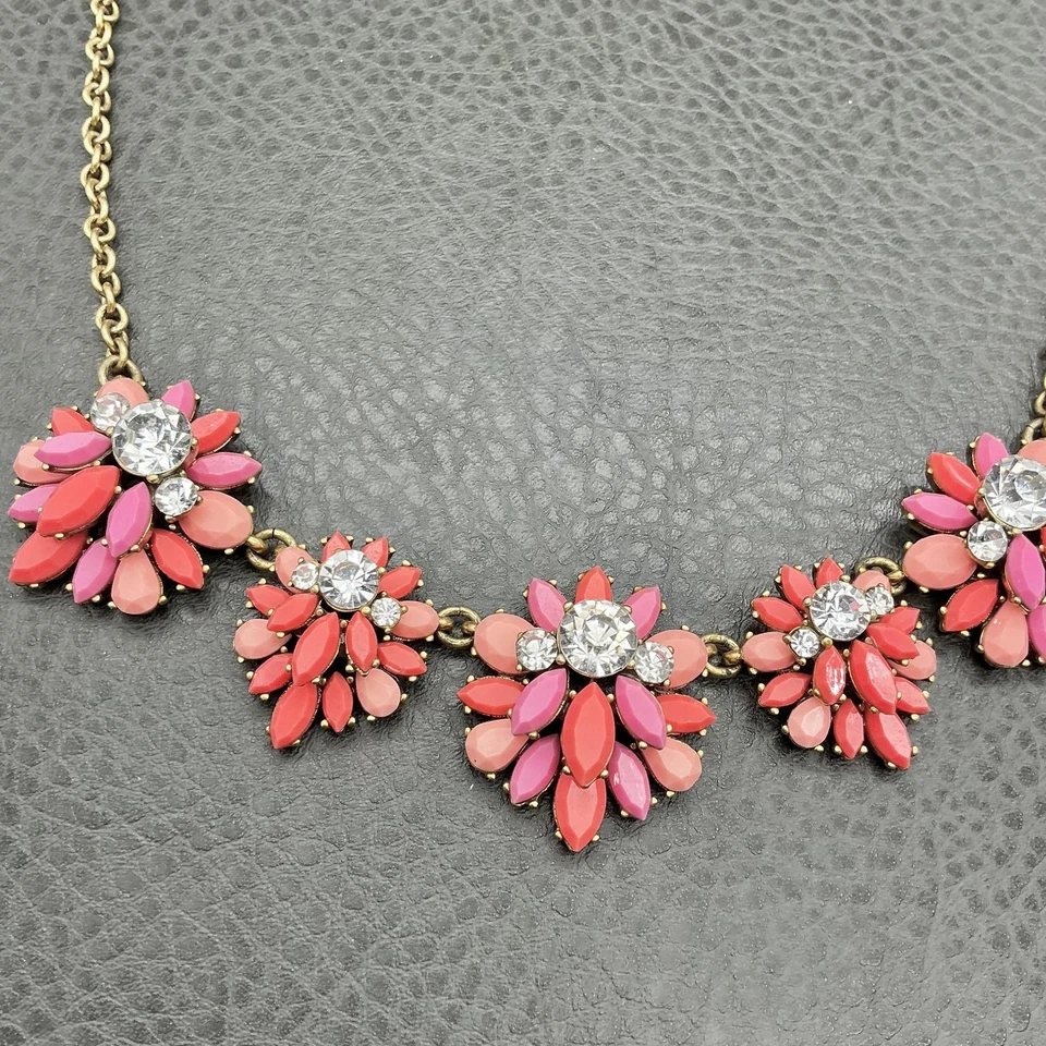 J.Crew Statement 花卉围兜项链粉色珊瑚水晶水钻金色 — 第 4/4 张图片