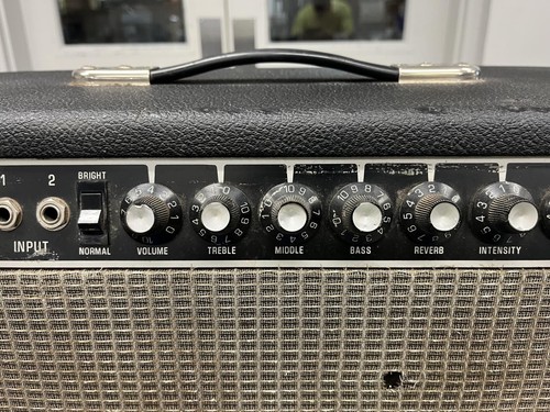 Music Man 210 Sixty-Five 65W Portable Instrument/ Mic. Amplifier with Footswitch - Picture 4 of 12
