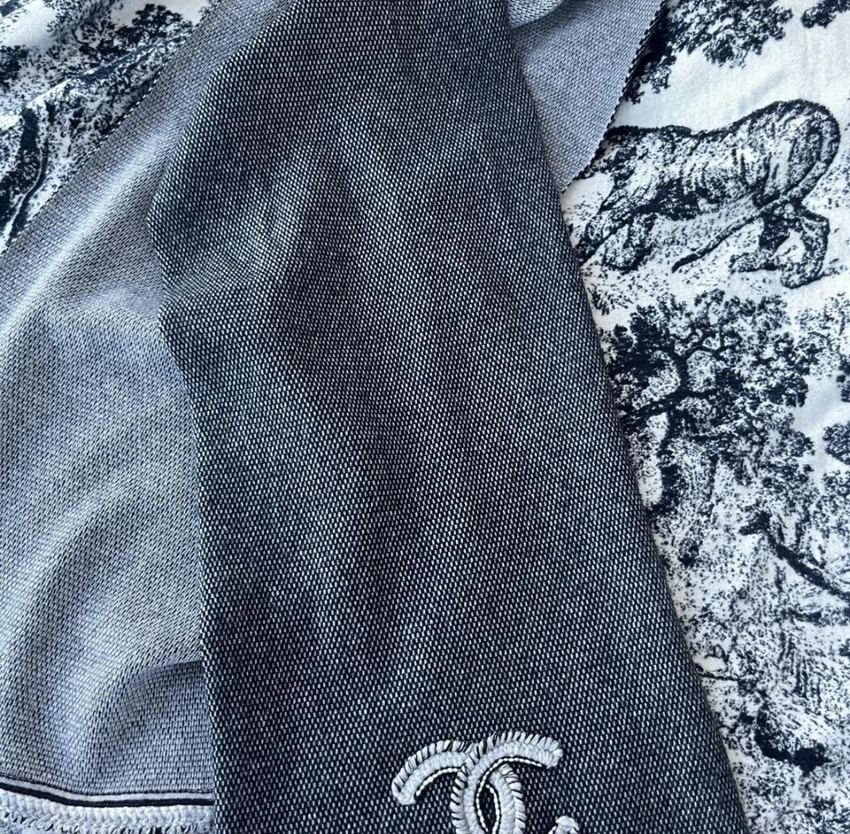 Bufanda de cachemir Chanel CC Foto 3 de 3