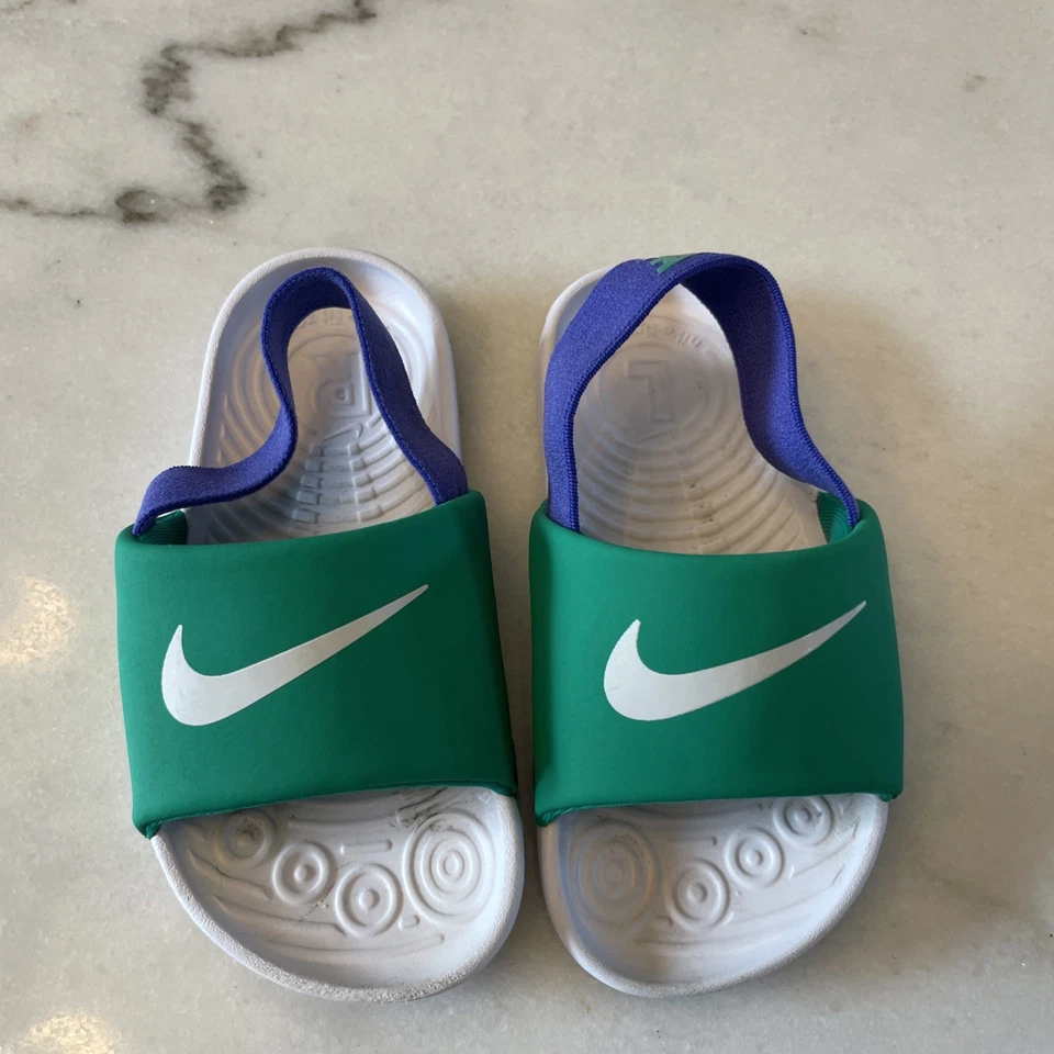 Sandálias Nike Kawa bebê/criança slides tamanho 8C verde violeta branco BV1094-300 - Imagem 2 de 4