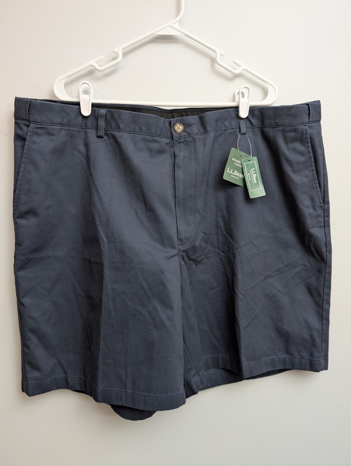 L3 L.L. Bean Mens Shorts Size 44 Classic Fit NAVY Flat Front Pockets 100% Cotton