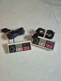 1985 Original NES Nintendo System Console BUNDLE Lot 2 Controllers + 2 games