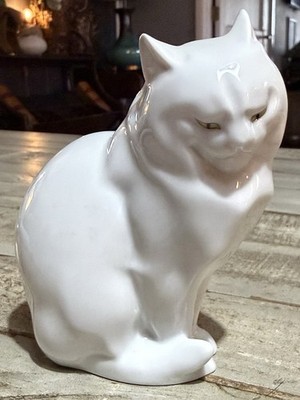 Herend Hungary Stylized Modernist White Porcelain Sitting Cat Excellent 5383